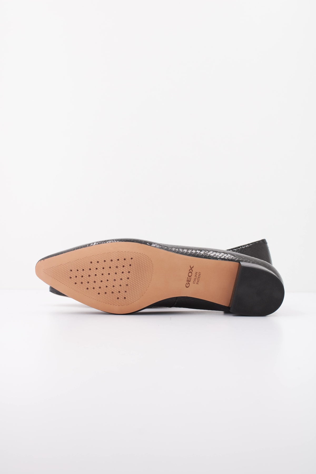 GEOX DYUA KYHH en color NEGRO (5)