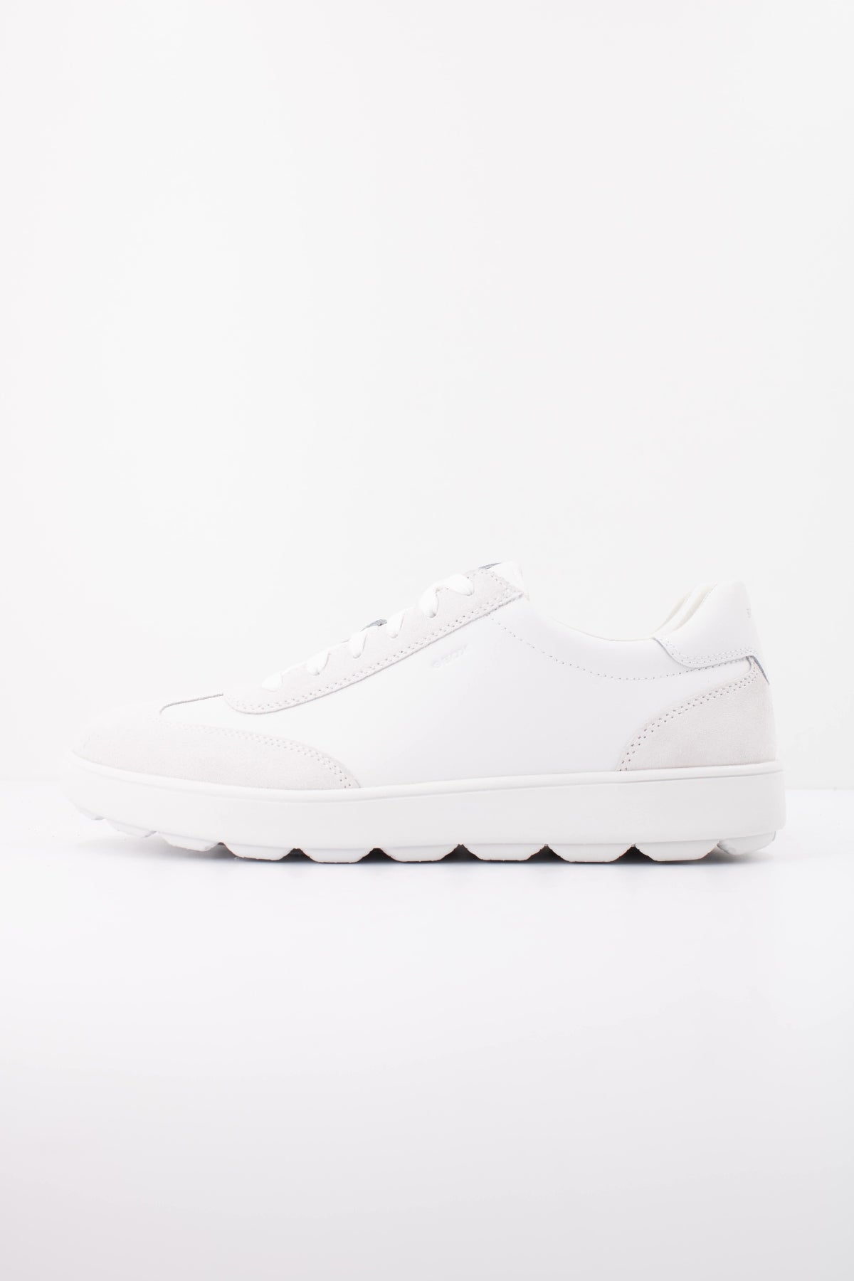 GEOX U SPHERICA ECUB en color BLANCO (1)