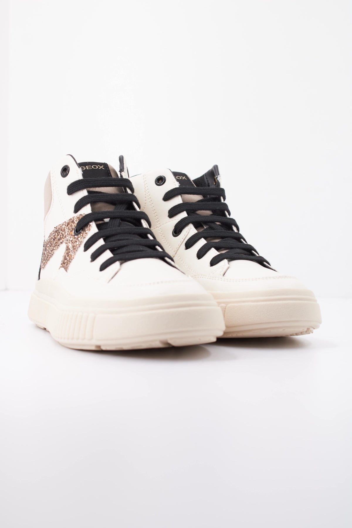 GEOX JMD J LAQUINNY en color NUDE (2)