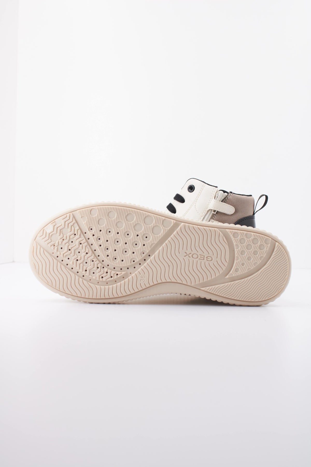 GEOX JMD J LAQUINNY en color NUDE (5)