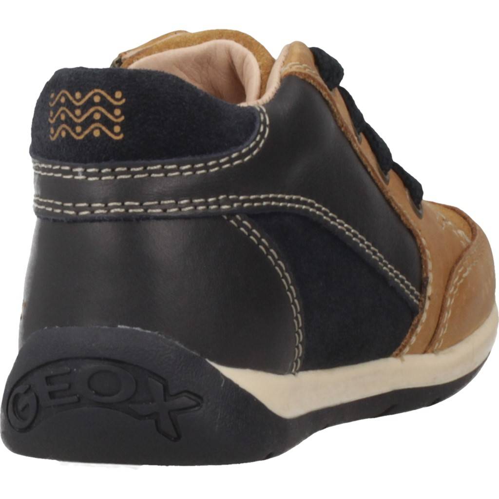 GEOX B EACH BOY en color MARRON CLARO (3)