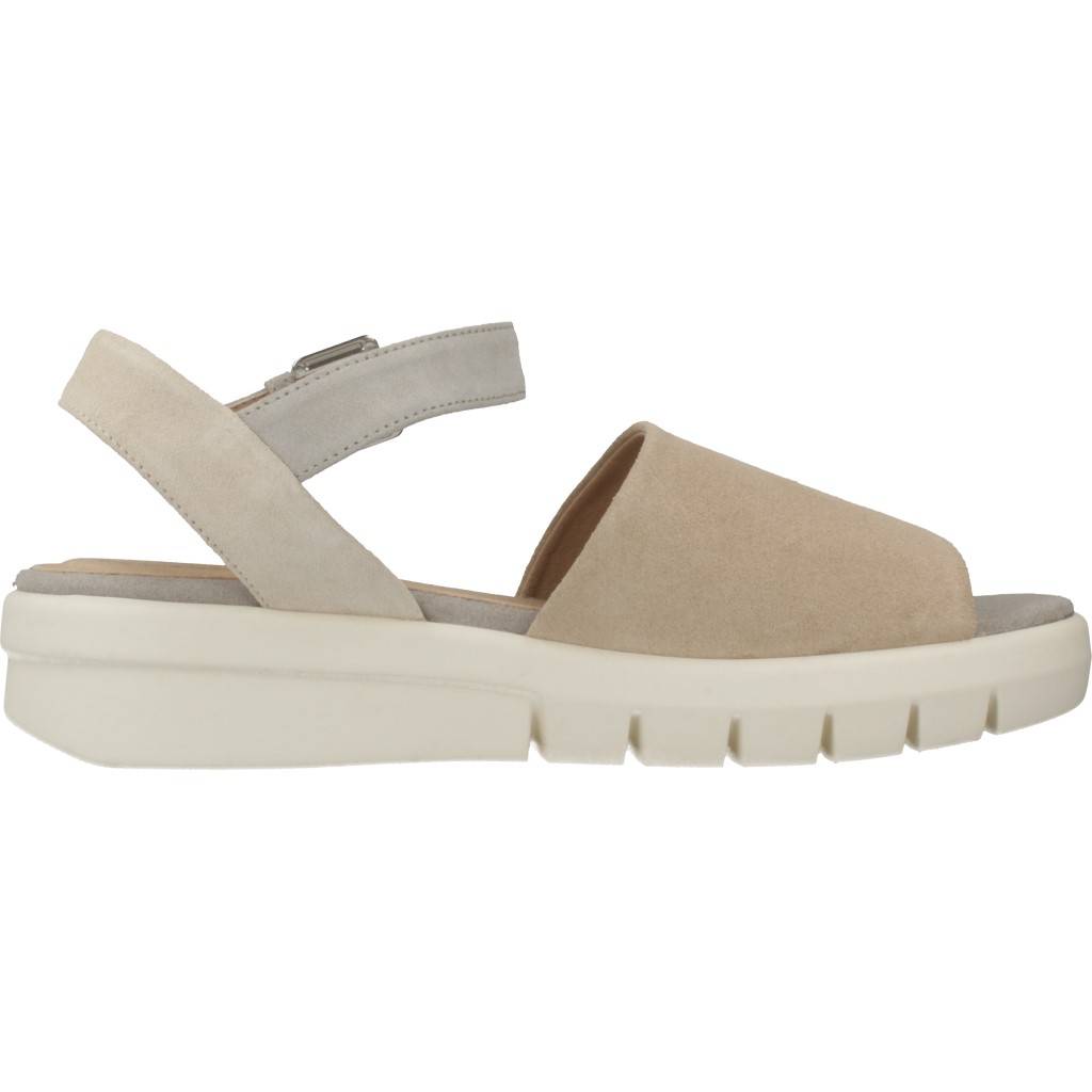 GEOX D WIMBLEY SANDAL en color MARRON CLARO (4)