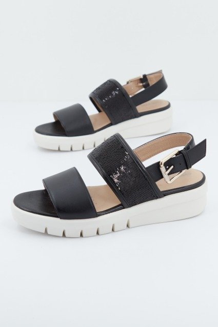 GEOX D WIMBLEY SANDAL en color NEGRO (2)