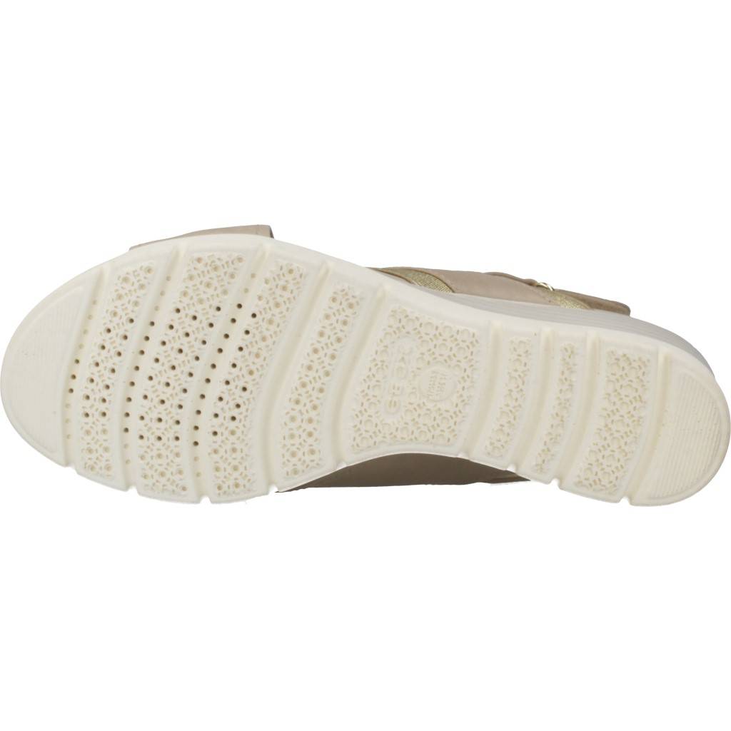 GEOX D MARYKARMEN P.D en color MARRON CLARO (7)