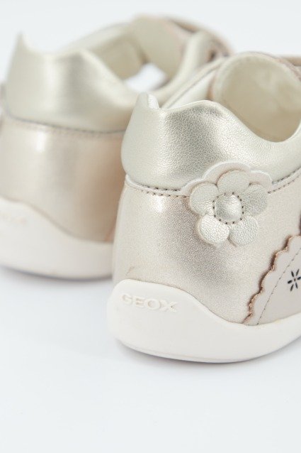 GEOX B KAYTAN G. A en color ORO (3)