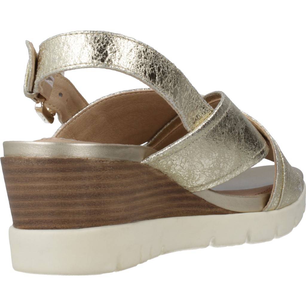 GEOX D MARYKARMEN P. B en color ORO (4)