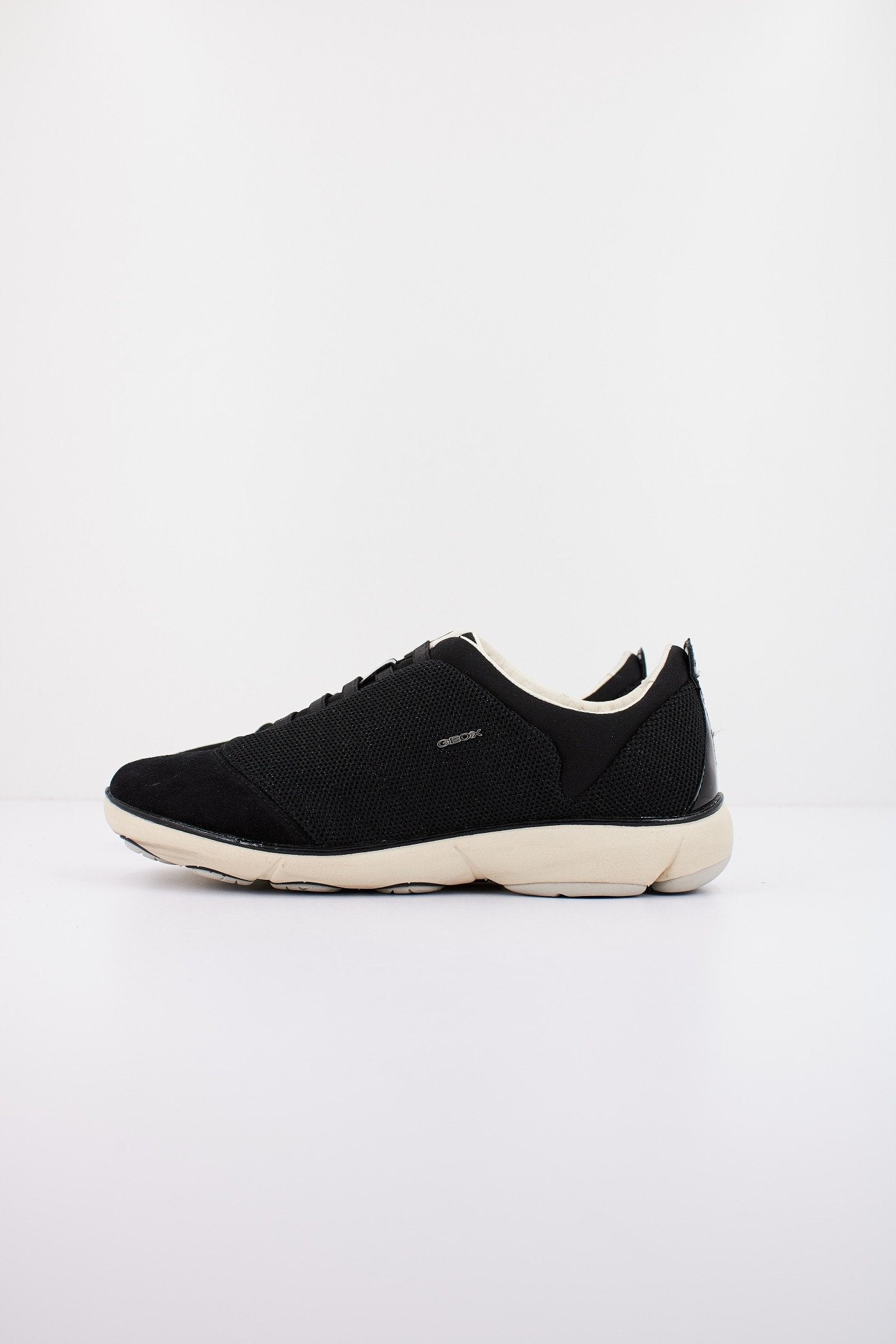 GEOX D NEBULA en color NEGRO (1)