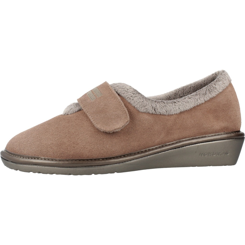 NORDIKAS AFELPADO ZAPATILLA HOGAR en color MARRON (2)