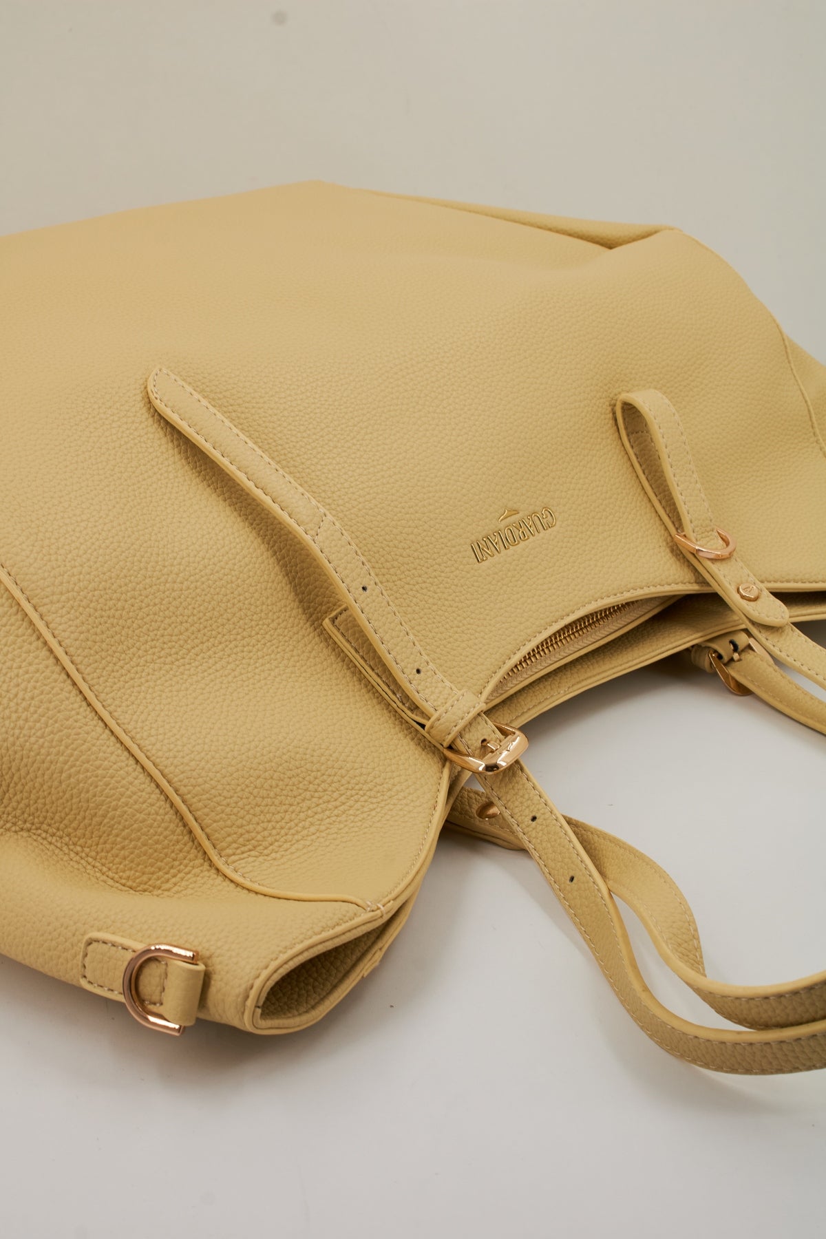 ALBERTO GUARDIANI GTT en color AMARILLO (4)