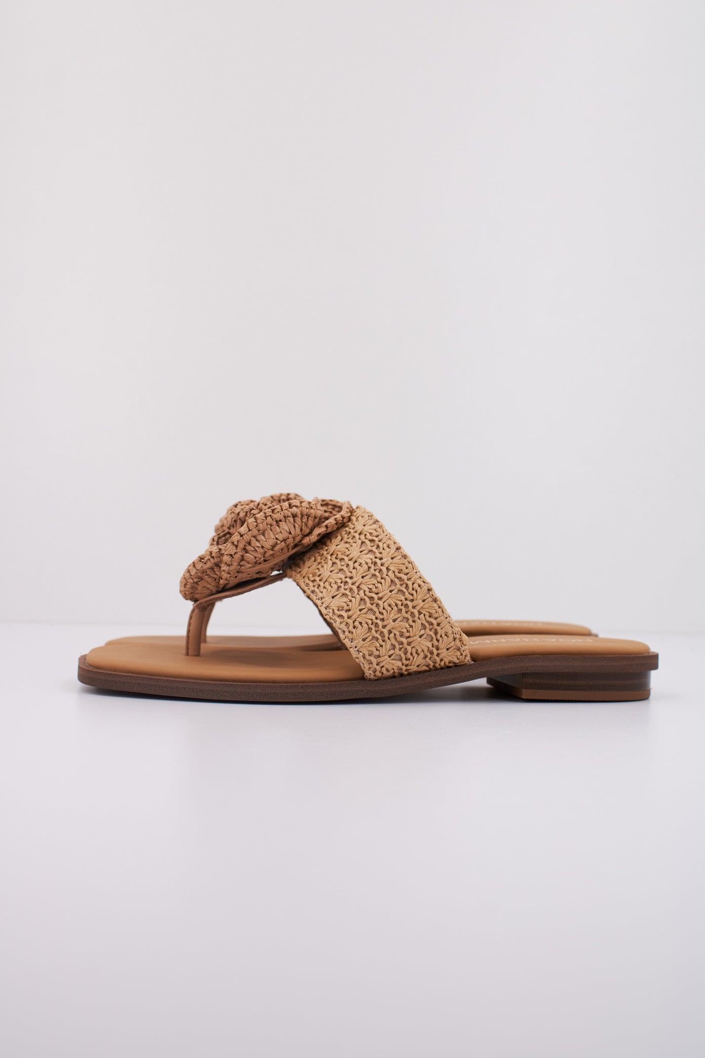 NOA HARMON ACACIA en color MARRON CLARO (1)