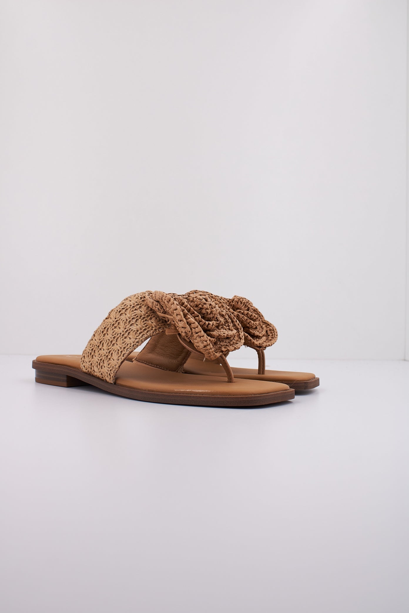 NOA HARMON ACACIA en color MARRON CLARO (2)
