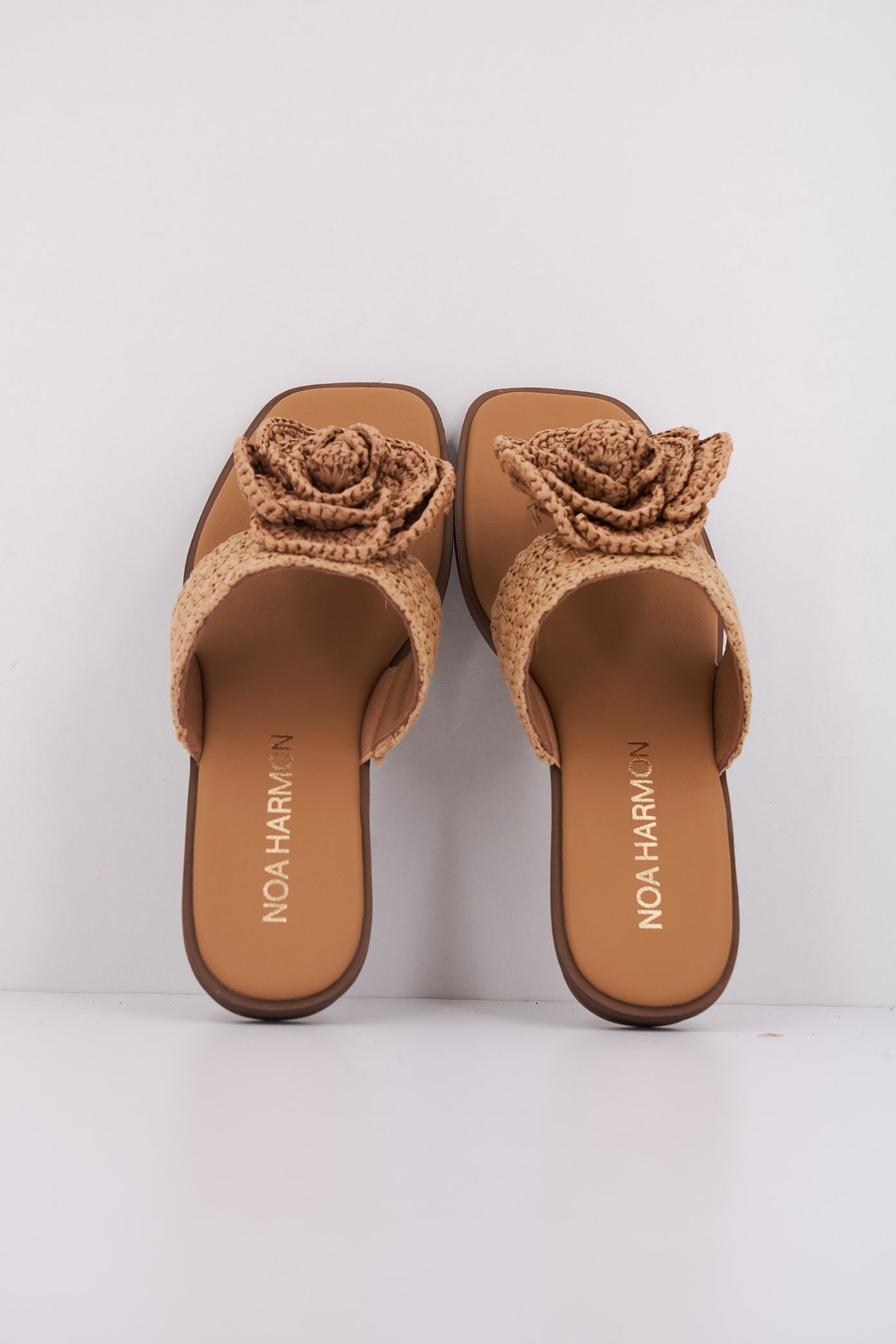 NOA HARMON ACACIA en color MARRON CLARO (3)