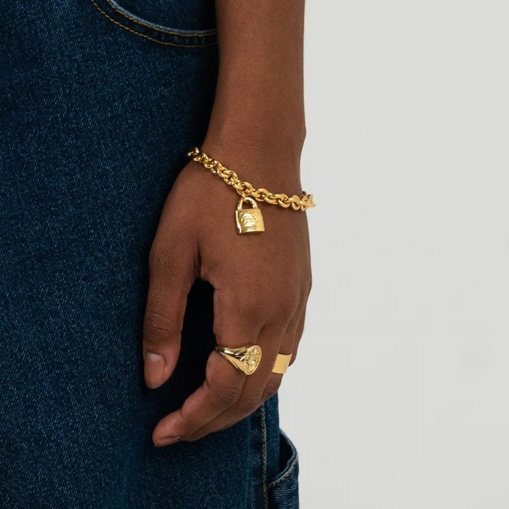 TWOJEYS CLOSED BRACELET en color ORO (6)