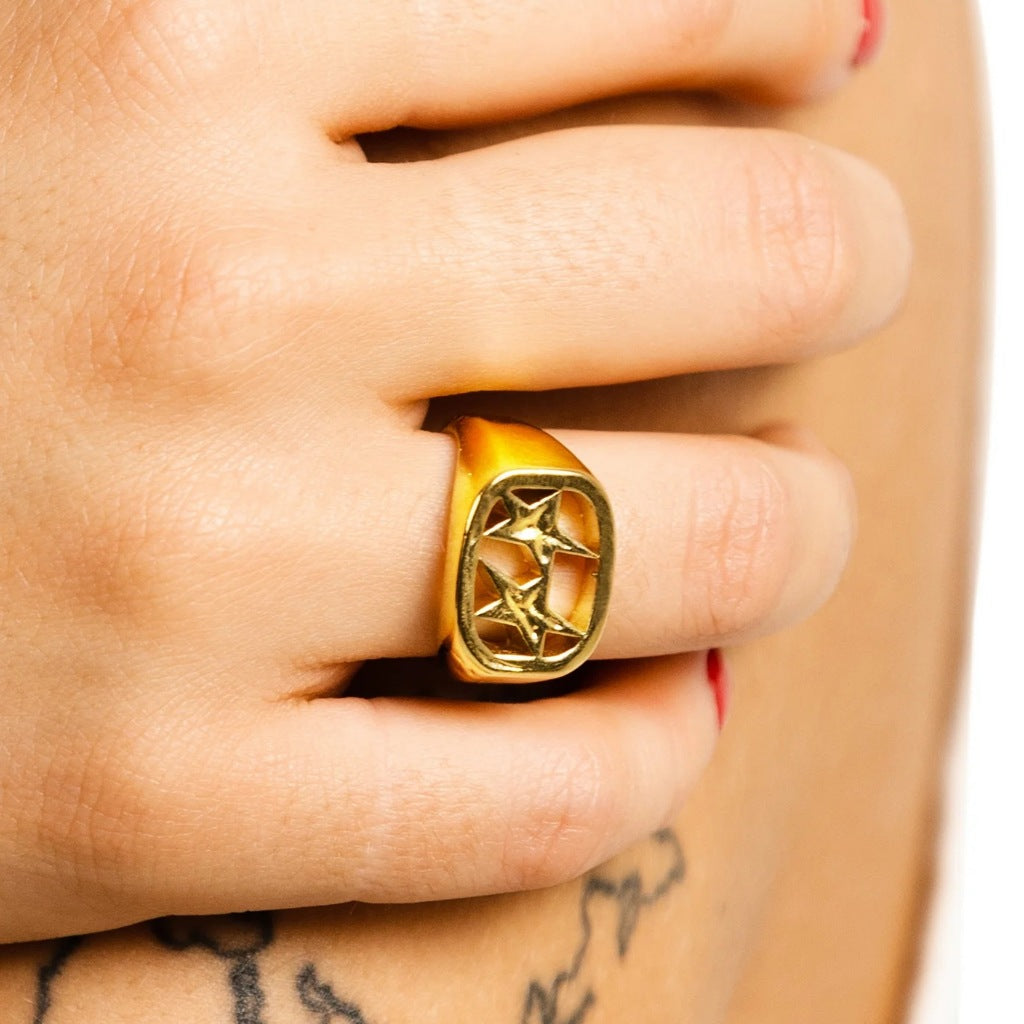 TWOJEYS FRAMED RING en color ORO (7)