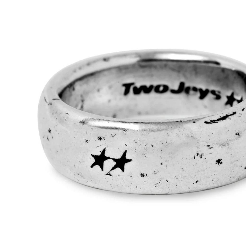 TWOJEYS SIGNATURE RING en color PLATA (6)