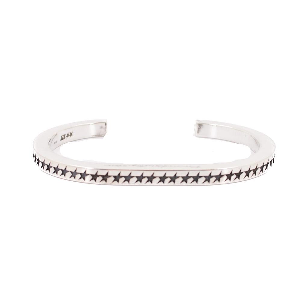 TWOJEYS ICON MONOGRAM BANGLE en color PLATA (4)