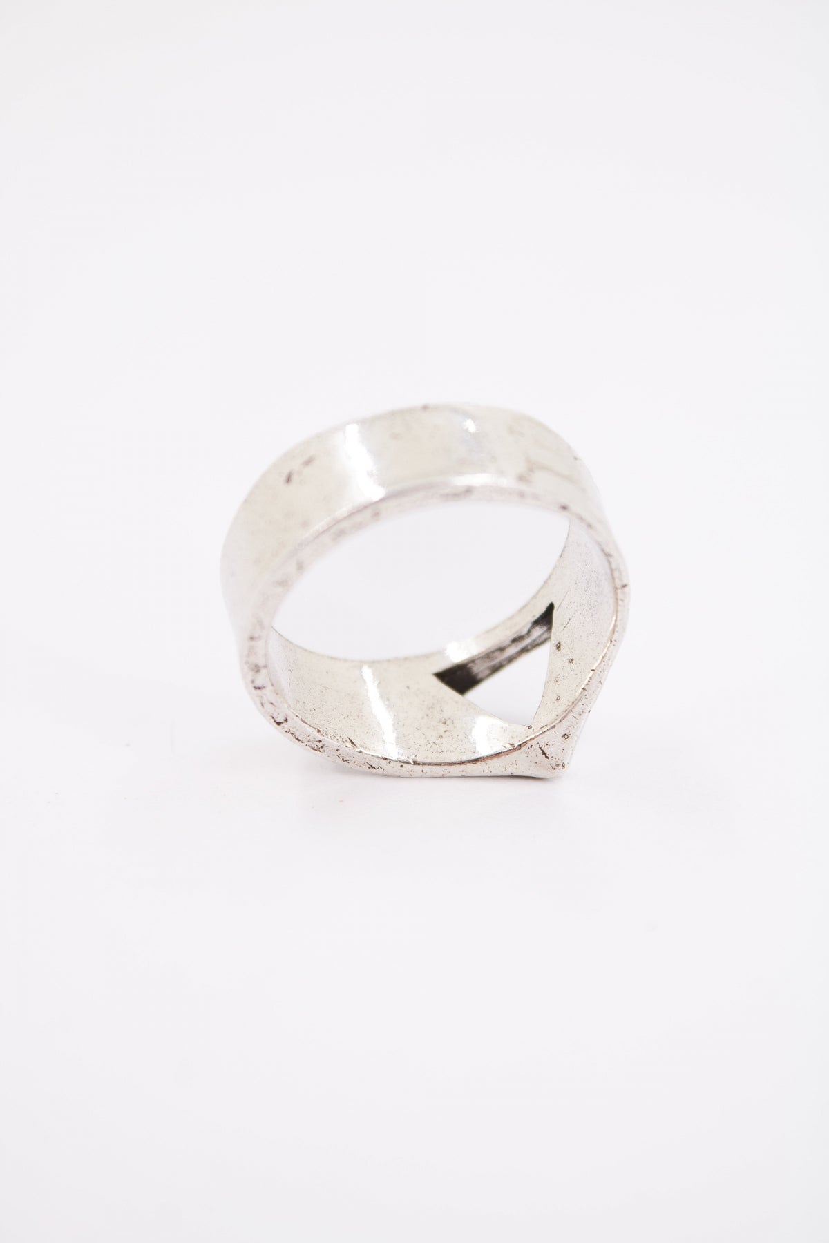 TWOJEYS TRIANGLE RING en color PLATA (3)