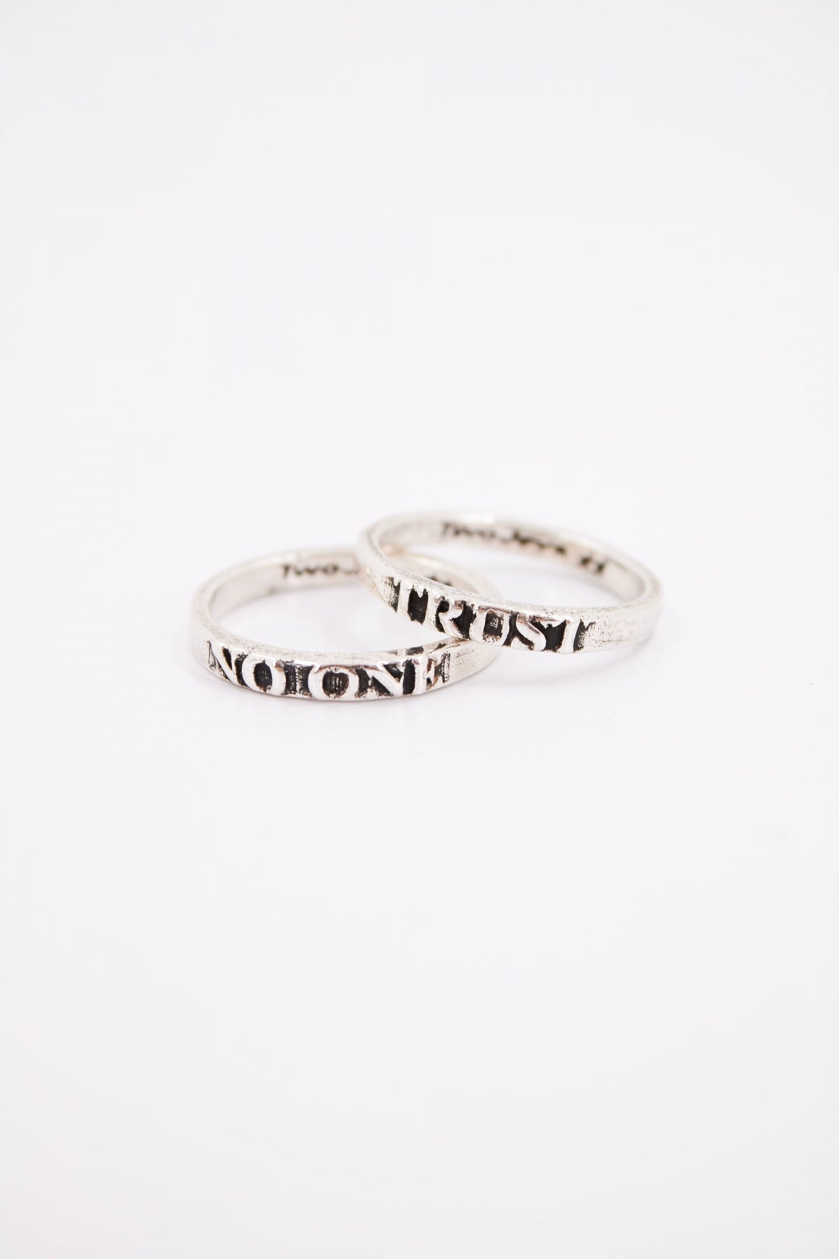 TWOJEYS TRUST NO ONE RING SET en color PLATA (1)
