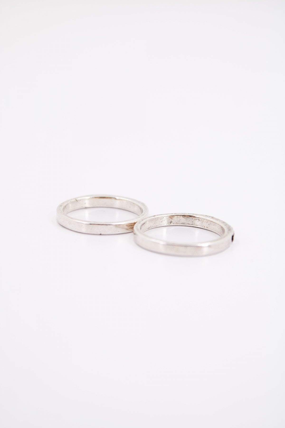 TWOJEYS TRUST NO ONE RING SET en color PLATA (3)