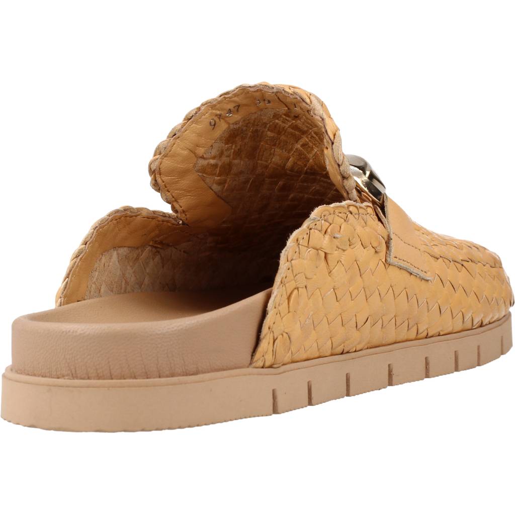 PONS QUINTANA en color MARRON CLARO (3)