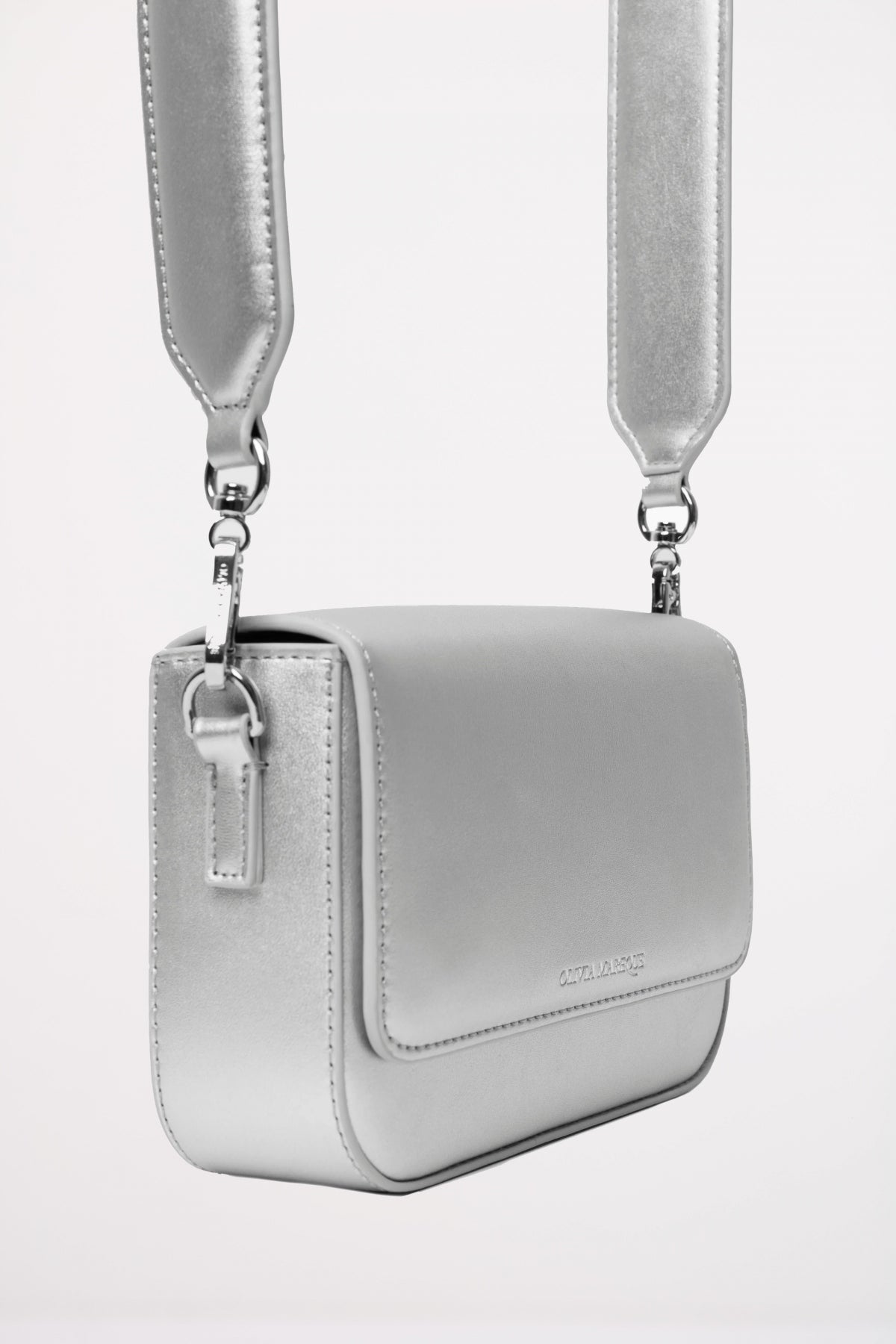 OLIVIA MAREQUE PANTONE en color PLATA (3)