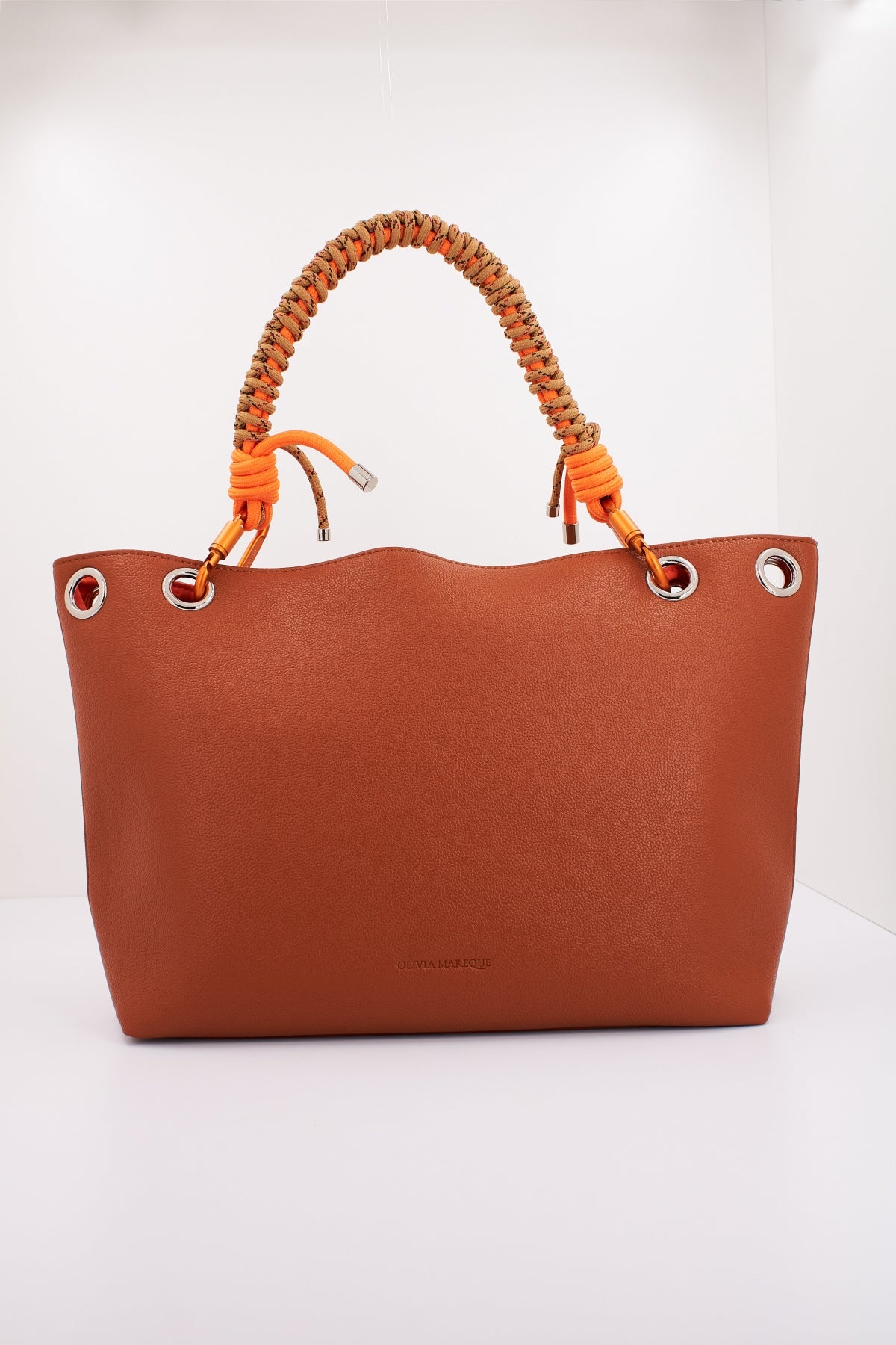 OLIVIA MAREQUE PETRA en color MARRON (1)