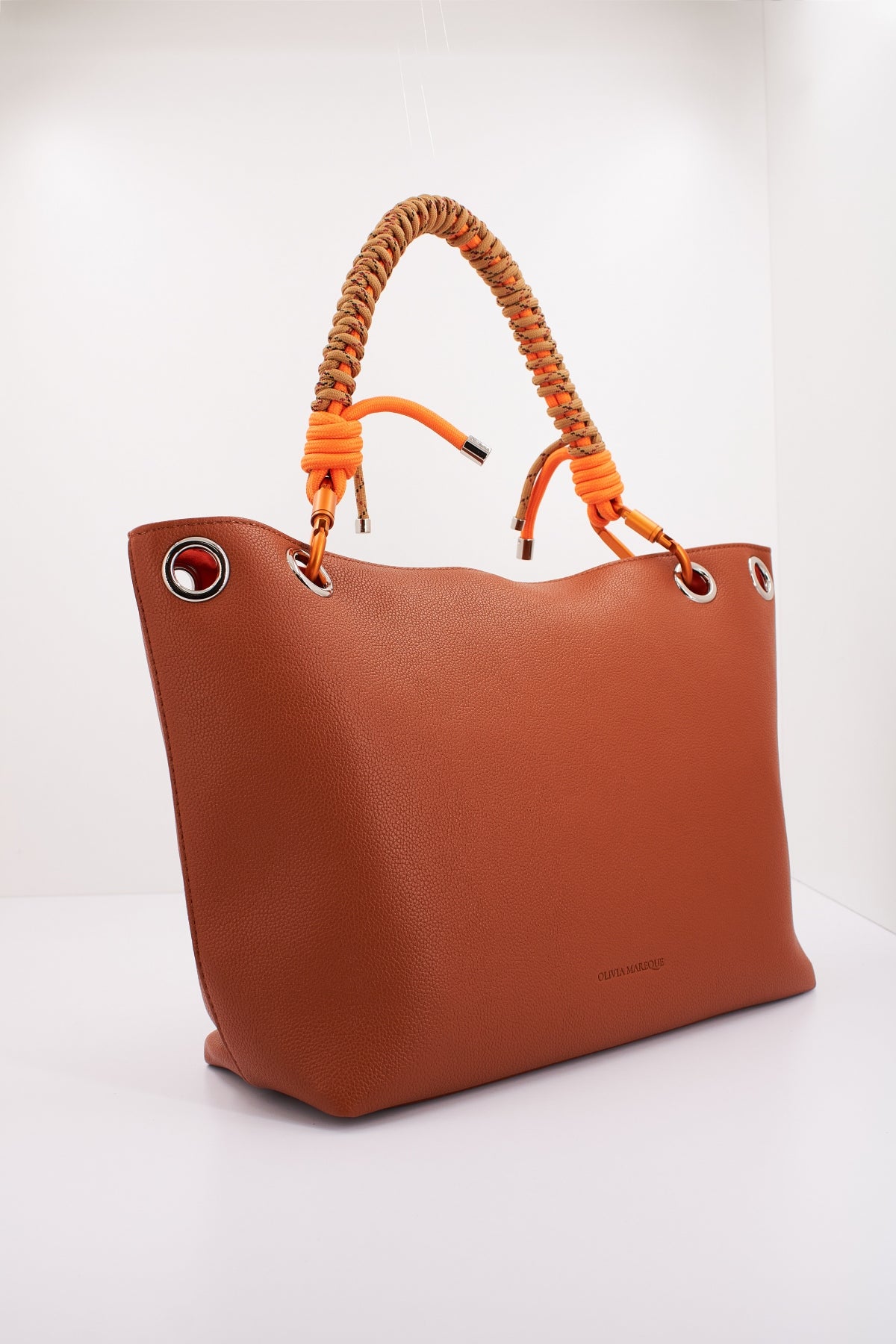 OLIVIA MAREQUE PETRA en color MARRON (2)
