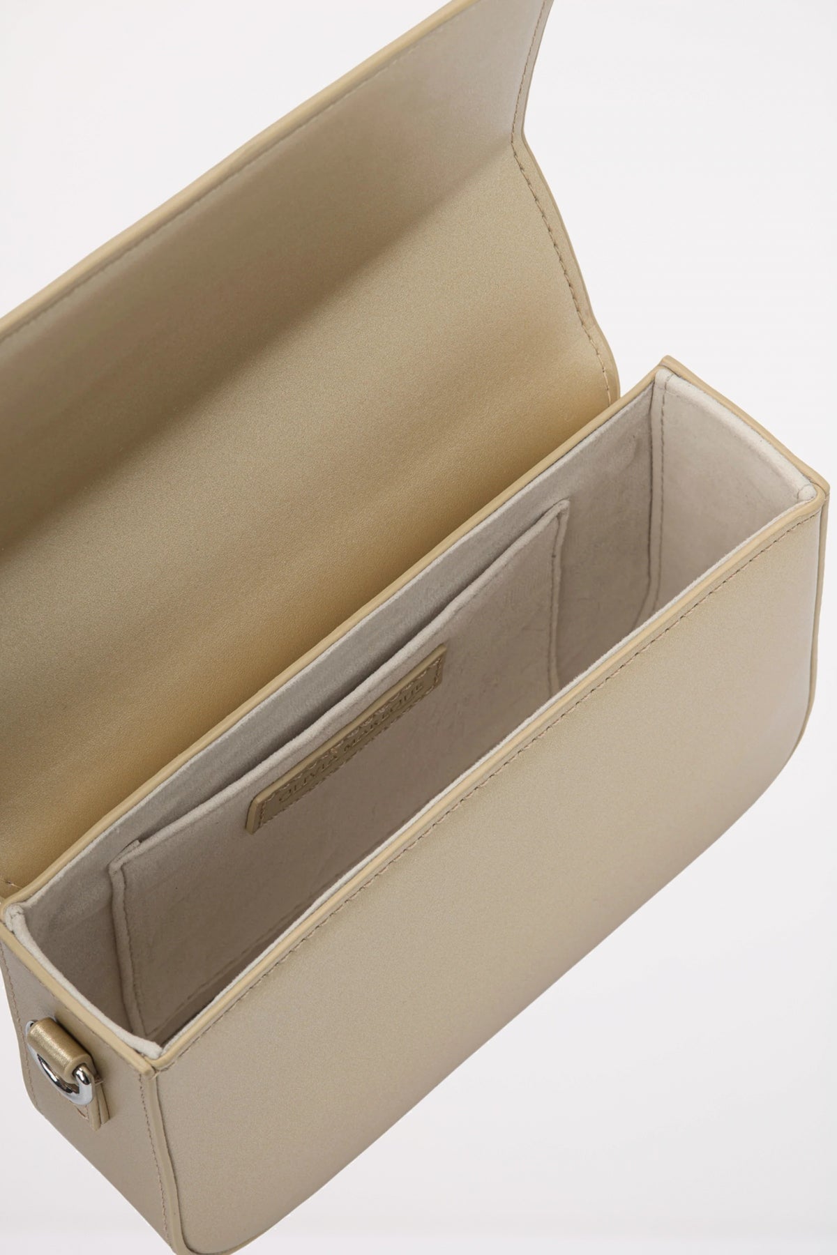 OLIVIA MAREQUE PANTONE en color ORO (3)