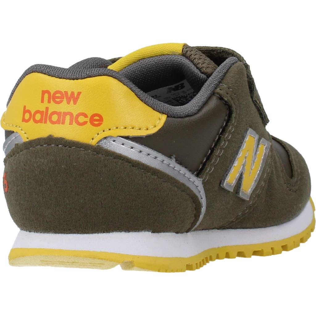NEW BALANCE XG HOOK AND LOOP en color VERDE (3)