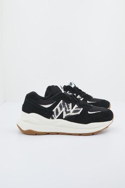 NEW BALANCE W APA en color NEGRO (2)