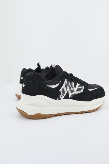 NEW BALANCE W APA en color NEGRO (3)