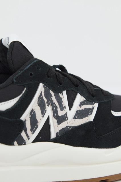 NEW BALANCE W APA en color NEGRO (4)