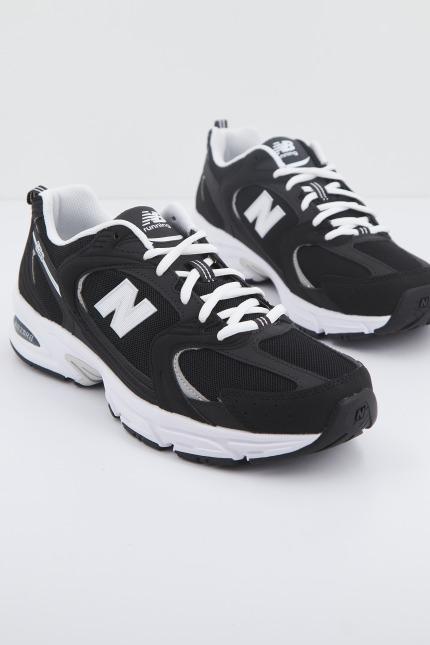 NEW BALANCE MR SMN en color NEGRO (2)