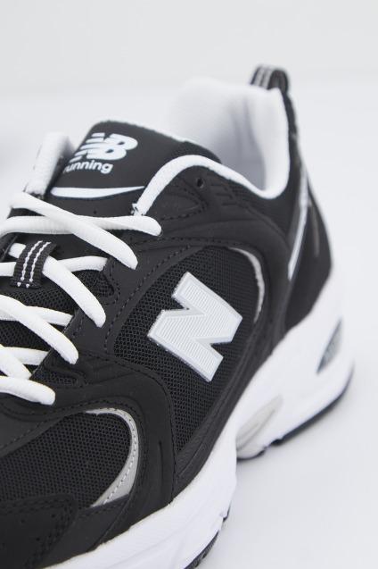NEW BALANCE MR SMN en color NEGRO (4)