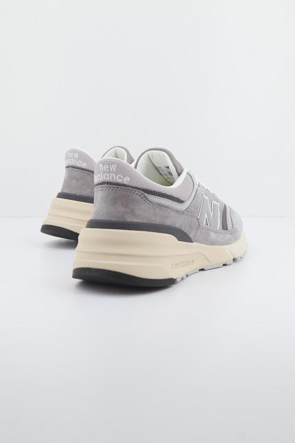 NEW BALANCE U RHA en color GRIS (2)