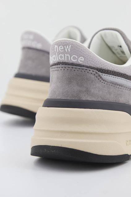NEW BALANCE U RHA en color GRIS (3)