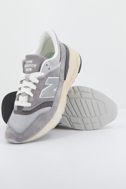 NEW BALANCE U RHA en color GRIS (4)