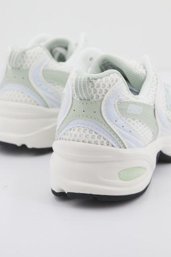 NEW BALANCE MR ZO RETRO V en color BLANCO (3)