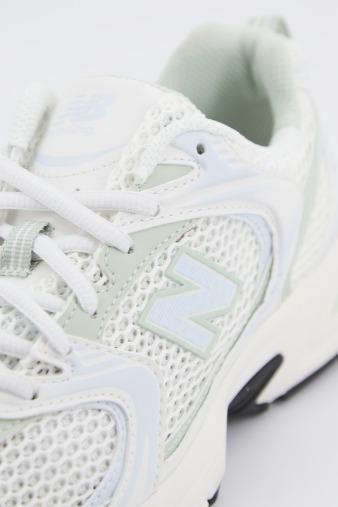 NEW BALANCE MR ZO RETRO V en color BLANCO (4)