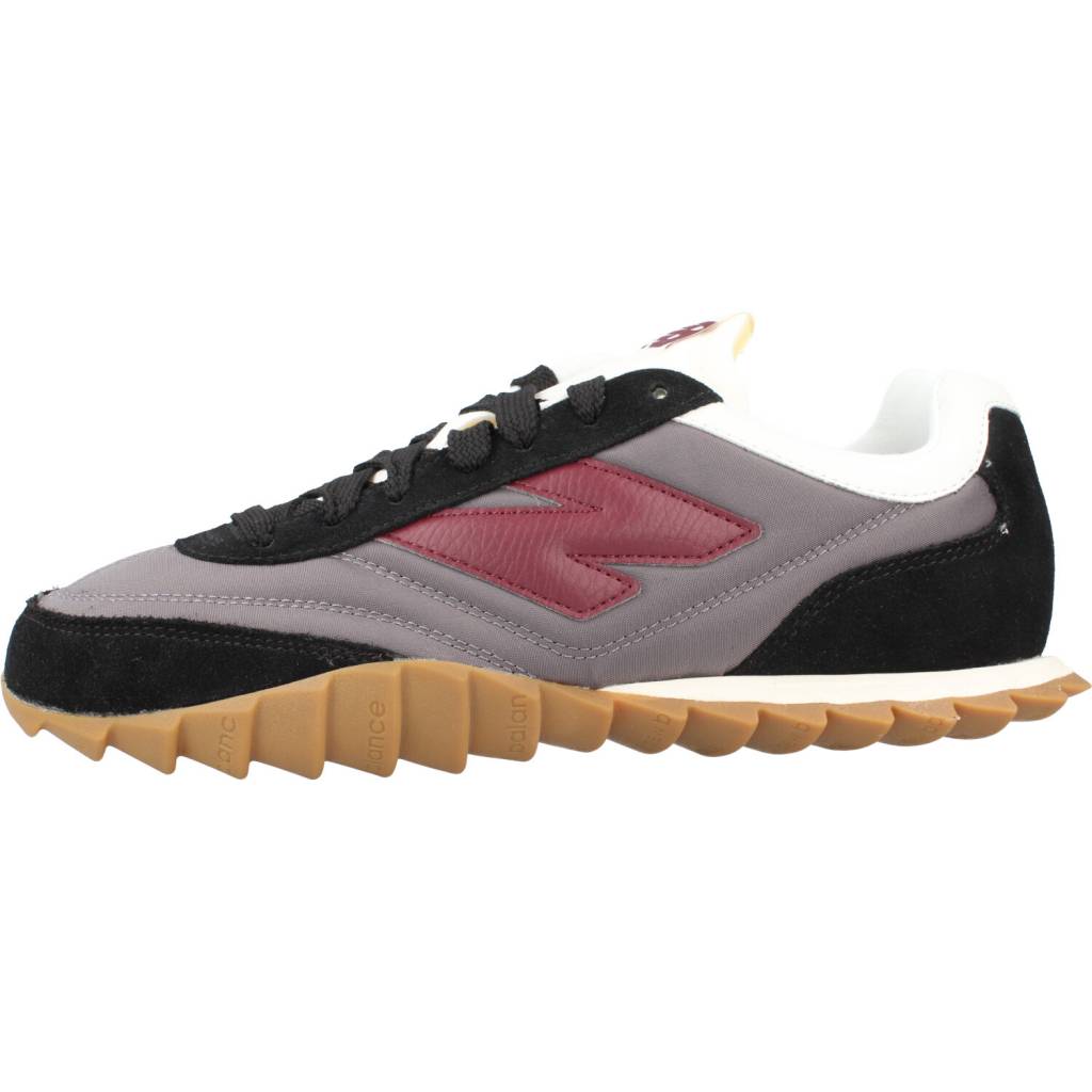 NEW BALANCE URC SB LIFESTYLE en color NEGRO (5)