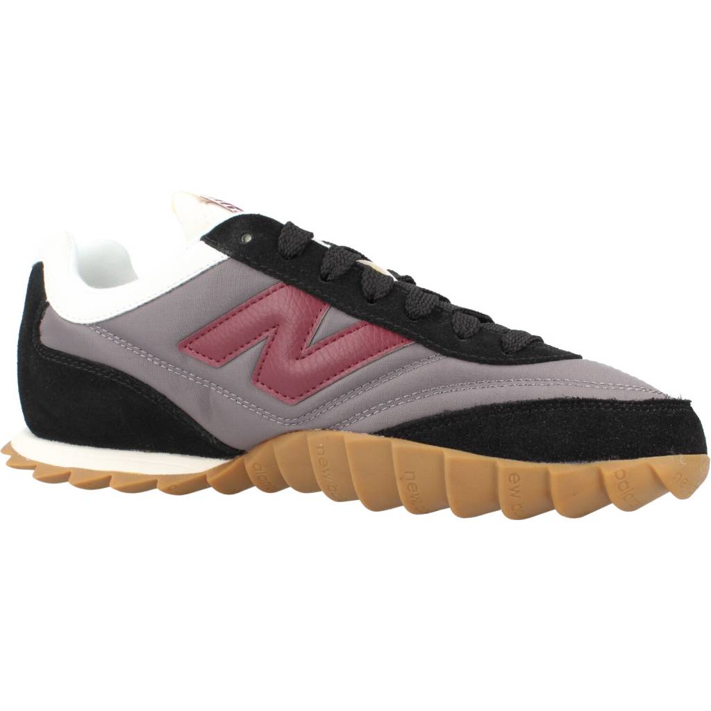 NEW BALANCE URC SB LIFESTYLE en color NEGRO (7)