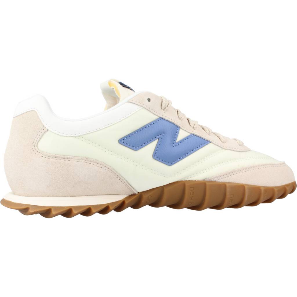 NEW BALANCE URC SM LIFESTYLE en color BEIS (7)