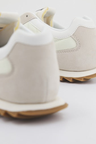 NEW BALANCE URC SM LIFESTYLE en color BEIS (2)