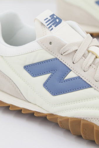 NEW BALANCE URC SM LIFESTYLE en color BEIS (3)