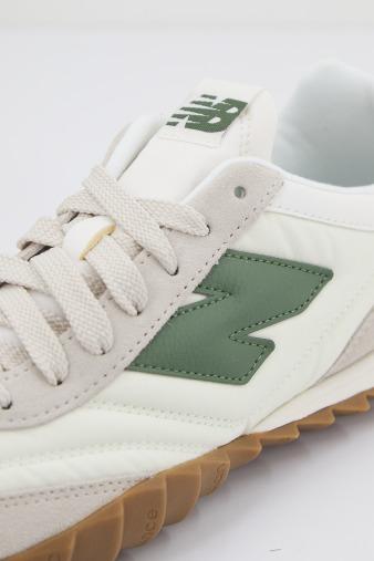 NEW BALANCE URC SN LIFESTYLE en color BEIS (4)