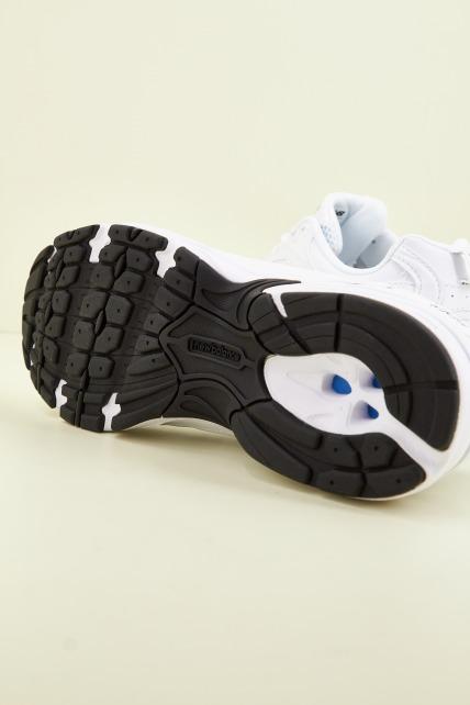 NEW BALANCE MR NW en color BLANCO (4)