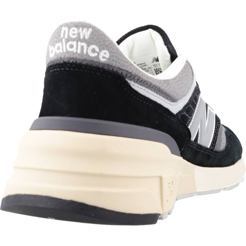 NEW BALANCE URHC en color NEGRO (6)