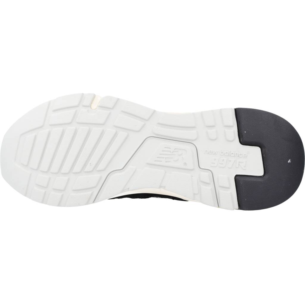 NEW BALANCE URHC en color NEGRO (9)