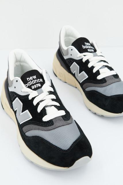 NEW BALANCE URHC en color NEGRO (1)