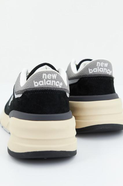 NEW BALANCE URHC en color NEGRO (2)